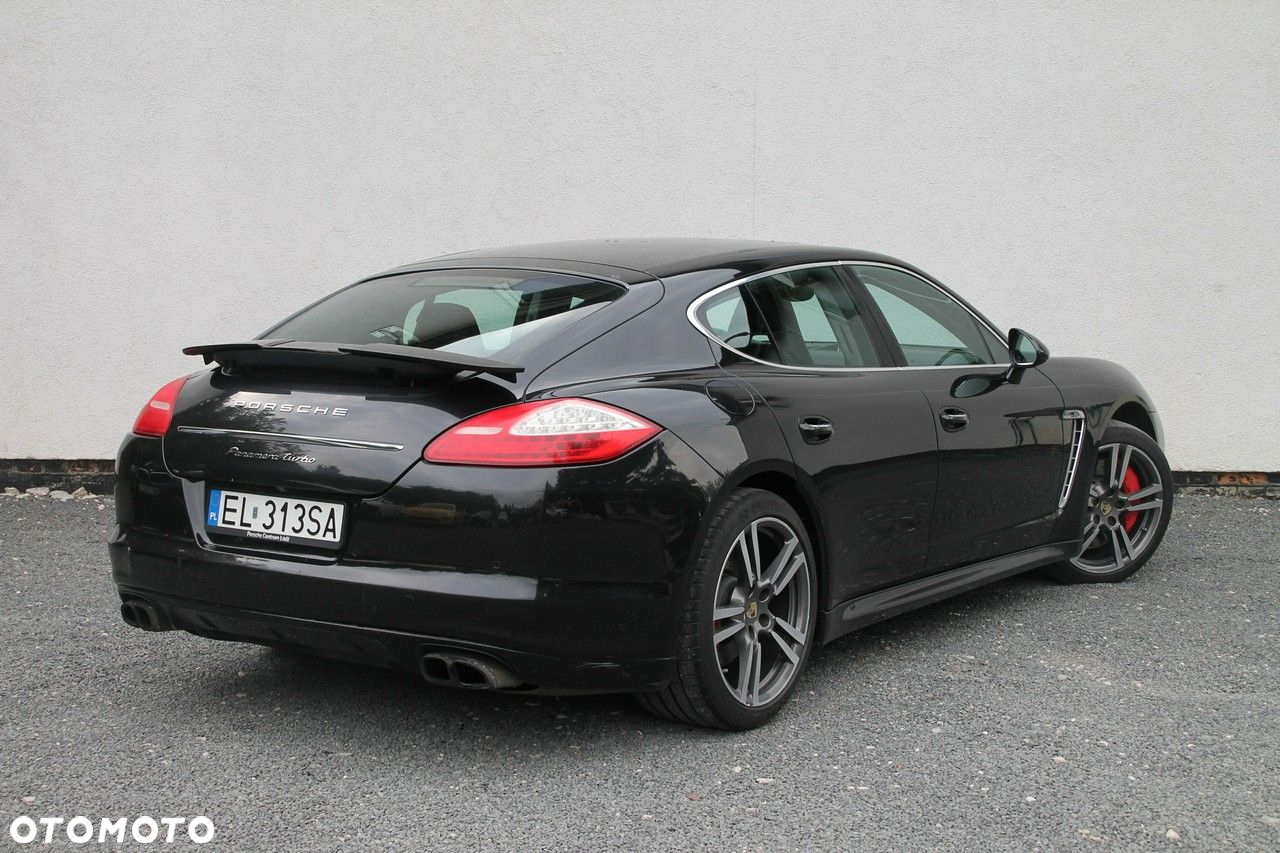 Porsche Panamera Turbo PDK - 11