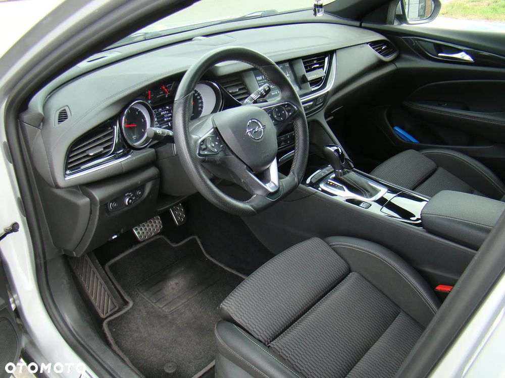 Opel Insignia Sports Tourer 2.0 BiTurbo Diesel 4x4 Innovation - 24