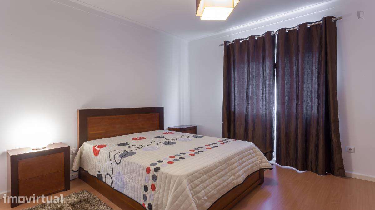 Quarto - localizado em Valbom Porto - Grande imagem: 2/41