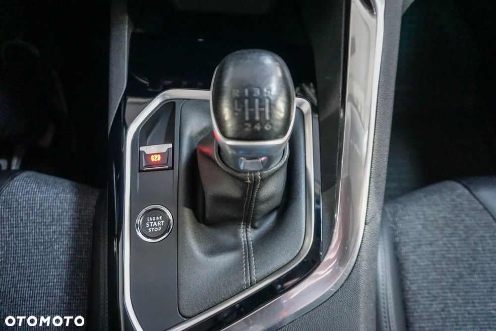 Peugeot 3008 1.2 PureTech Allure Pack S&S - 22