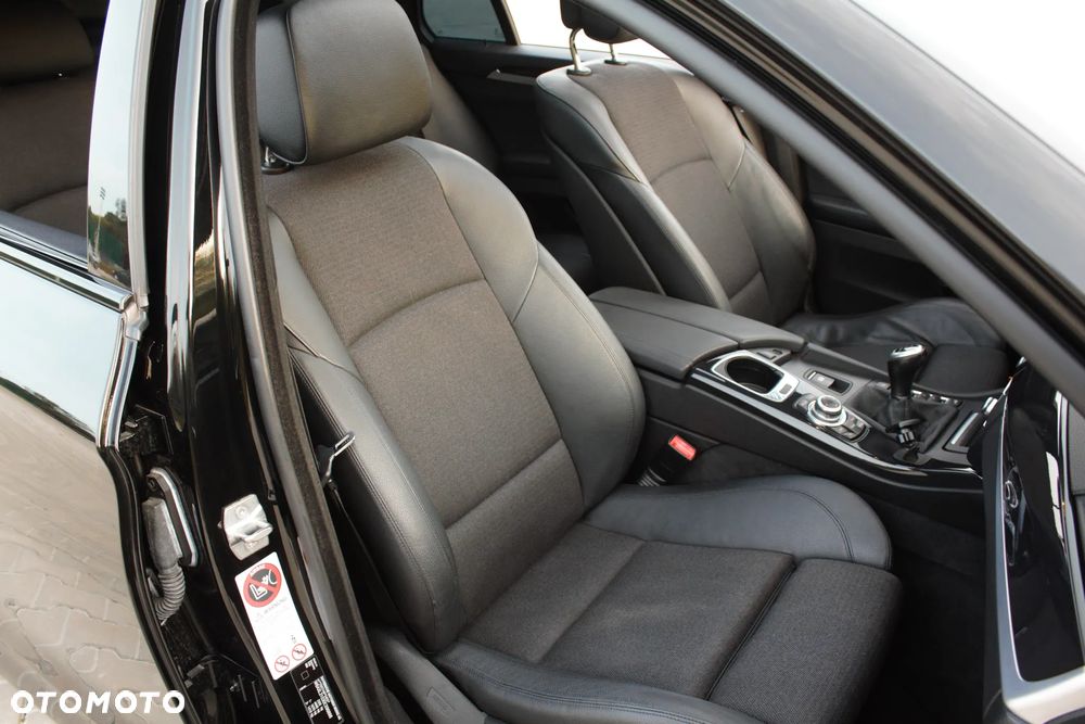 BMW Seria 5 528i Touring - 22