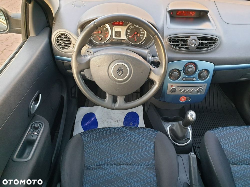 Renault Clio 1.2 16V 75 Expression - 12