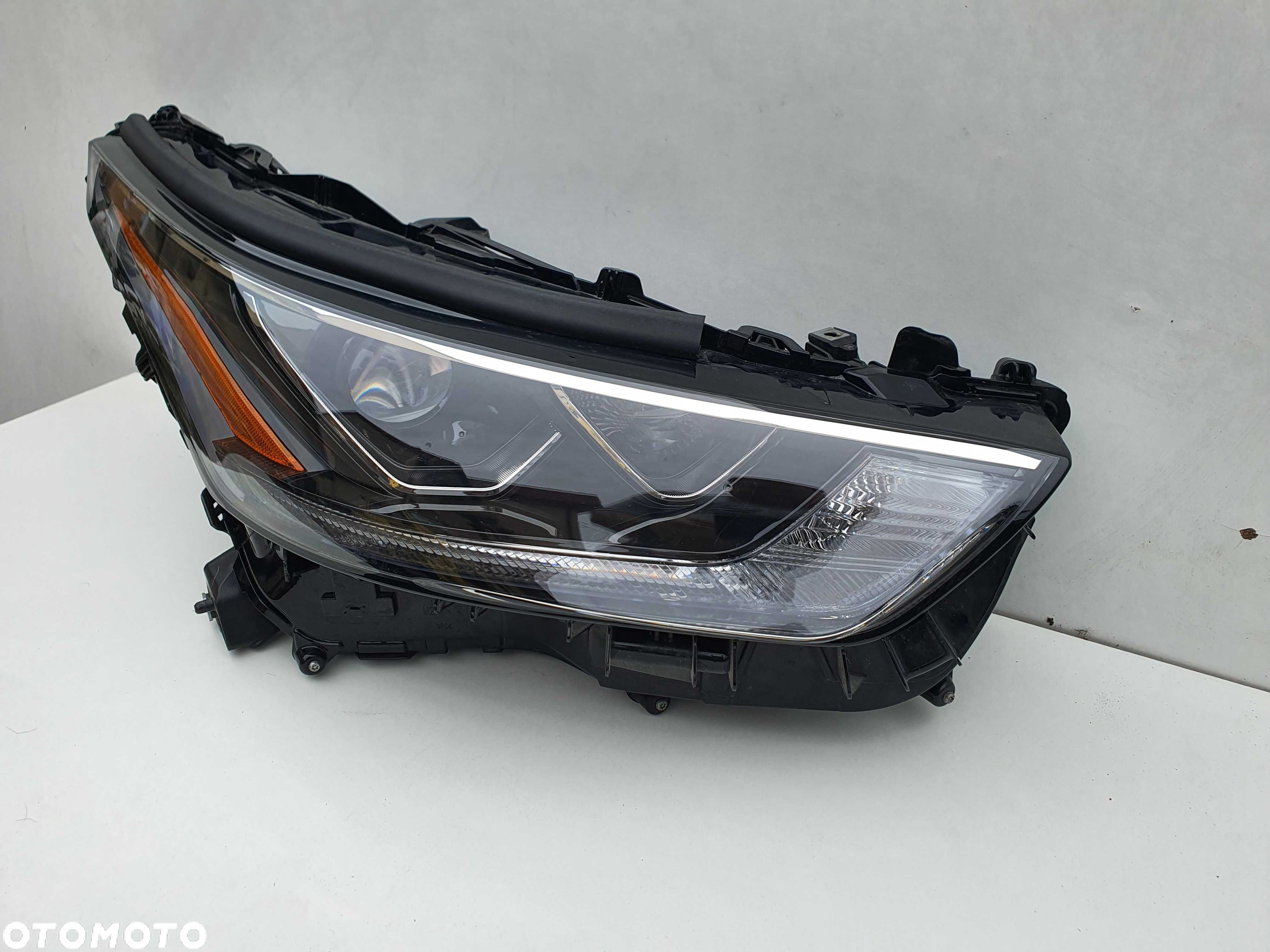 TOYOTA HIGHLANDER lampa prawa przednia EU 20-23 - 2