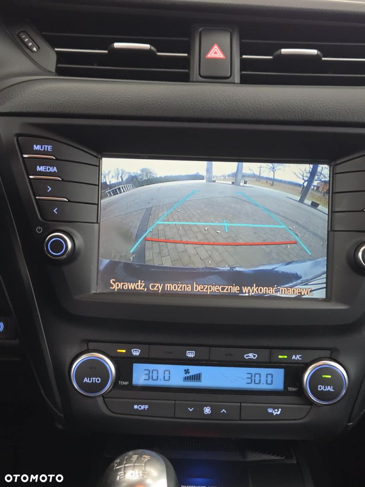 Toyota Avensis 1.8 Premium - 12