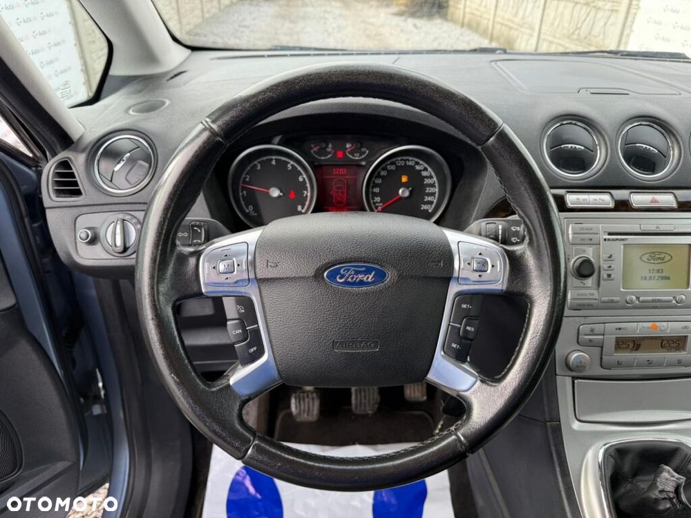 Ford Galaxy 2.0 Ghia - 12