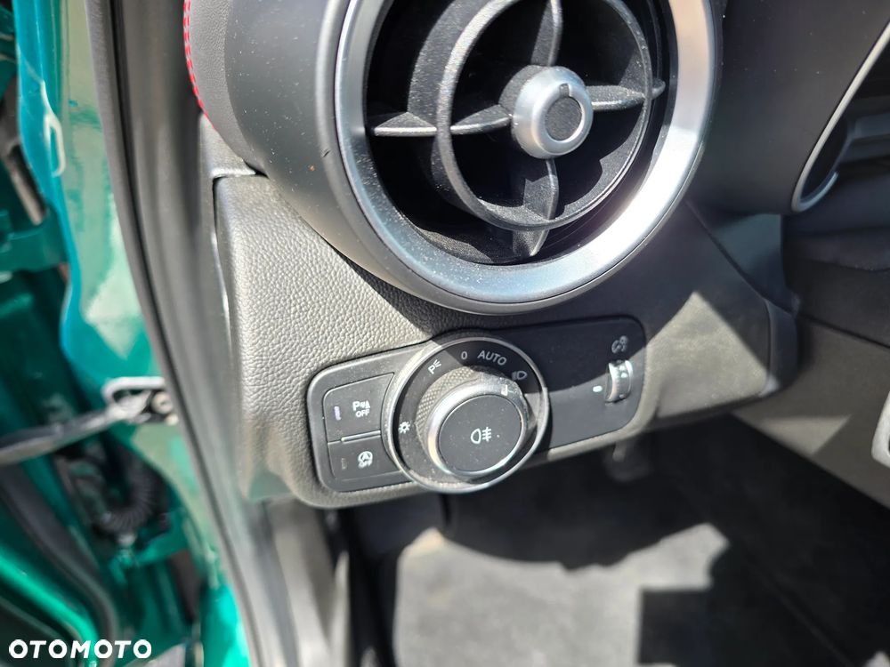 Alfa Romeo Giulia 2.0 Turbo Tributo Italiano Q4 - 19