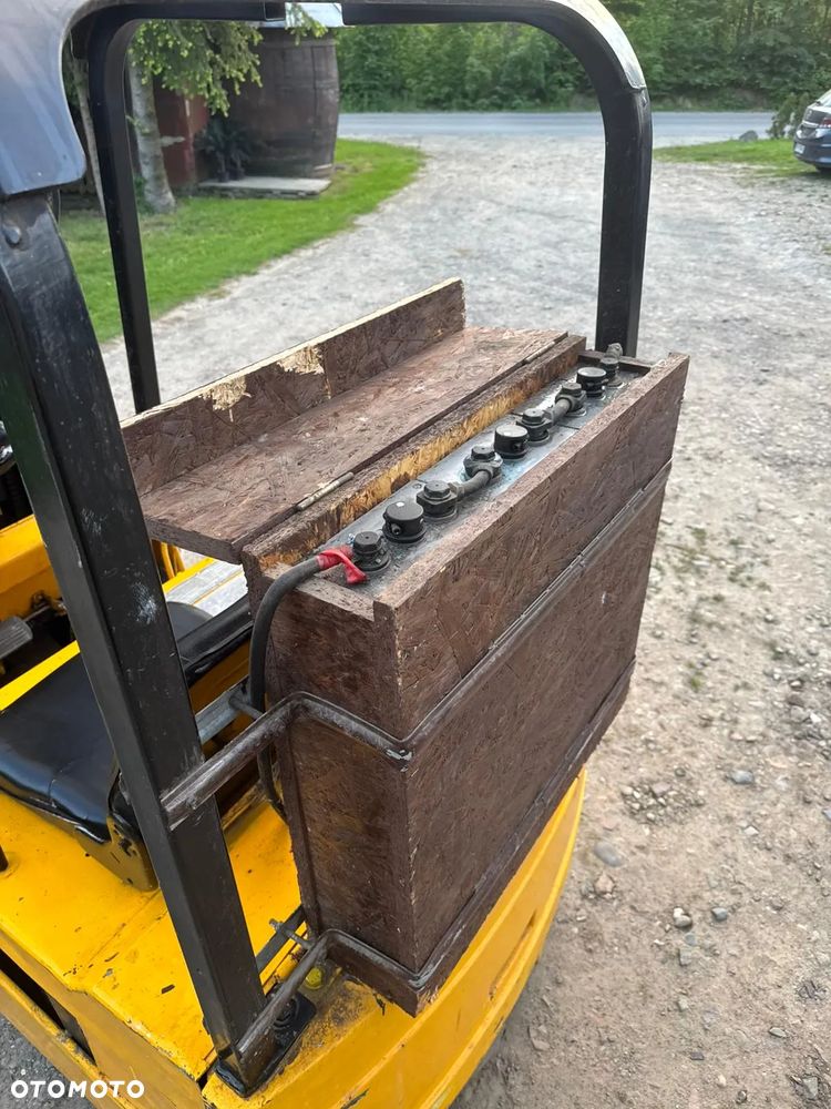 Caterpillar F35 - 7