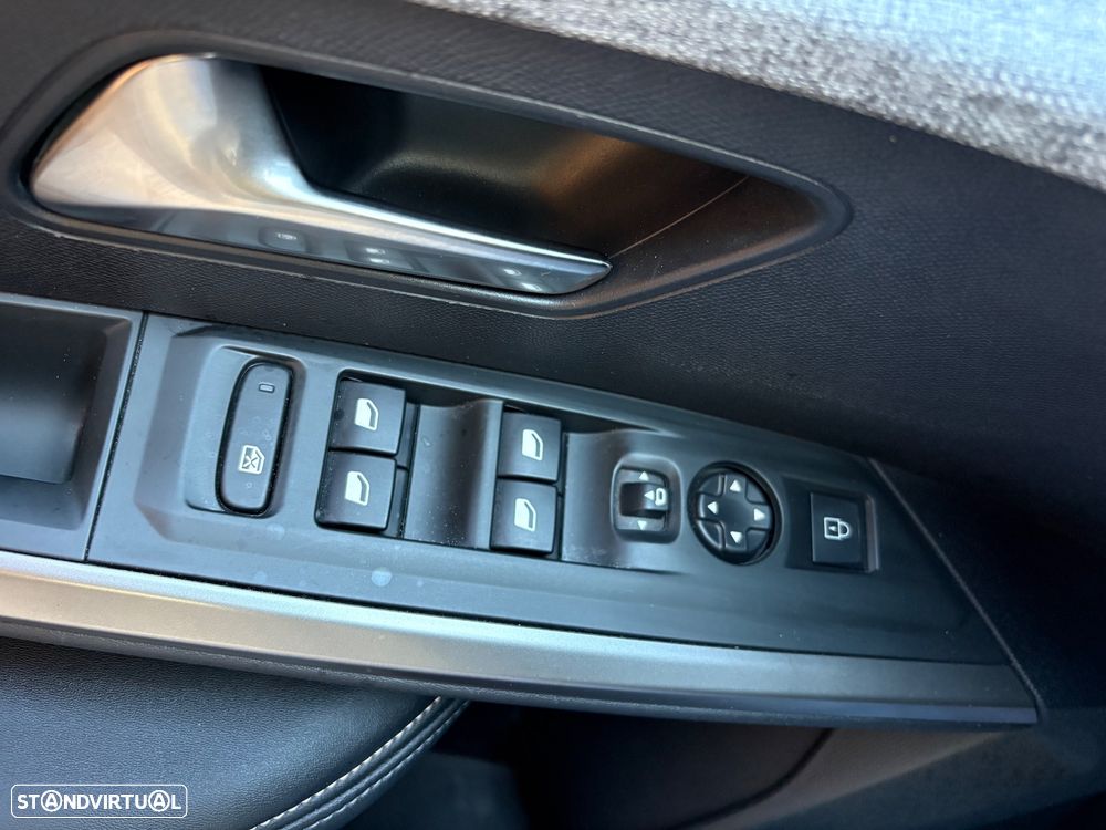 Peugeot 5008 1.2 Hybrid Allure e-DCS6 - 12