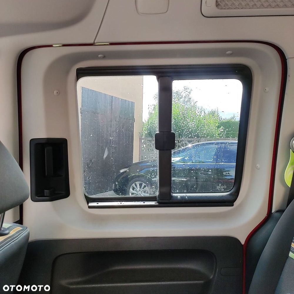 Volkswagen Caddy Comfortline BMT - 22