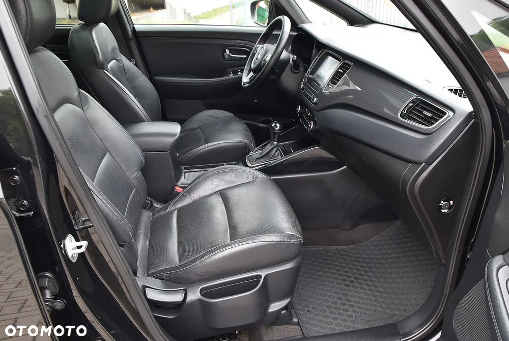Kia Carens - 39