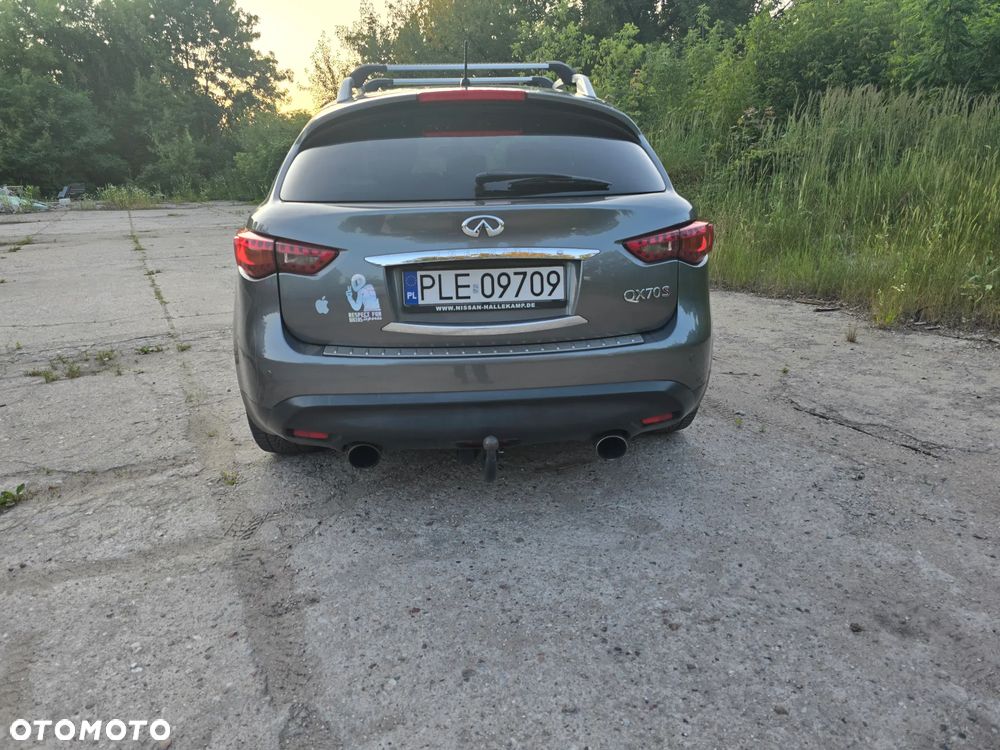 Infiniti QX70 - 4