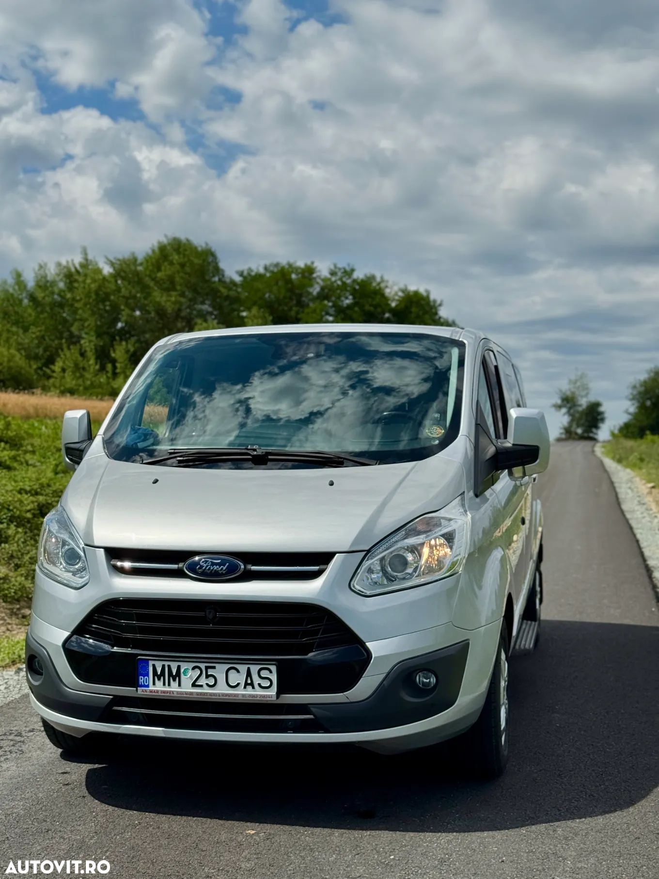 Ford Tourneo Custom - 1