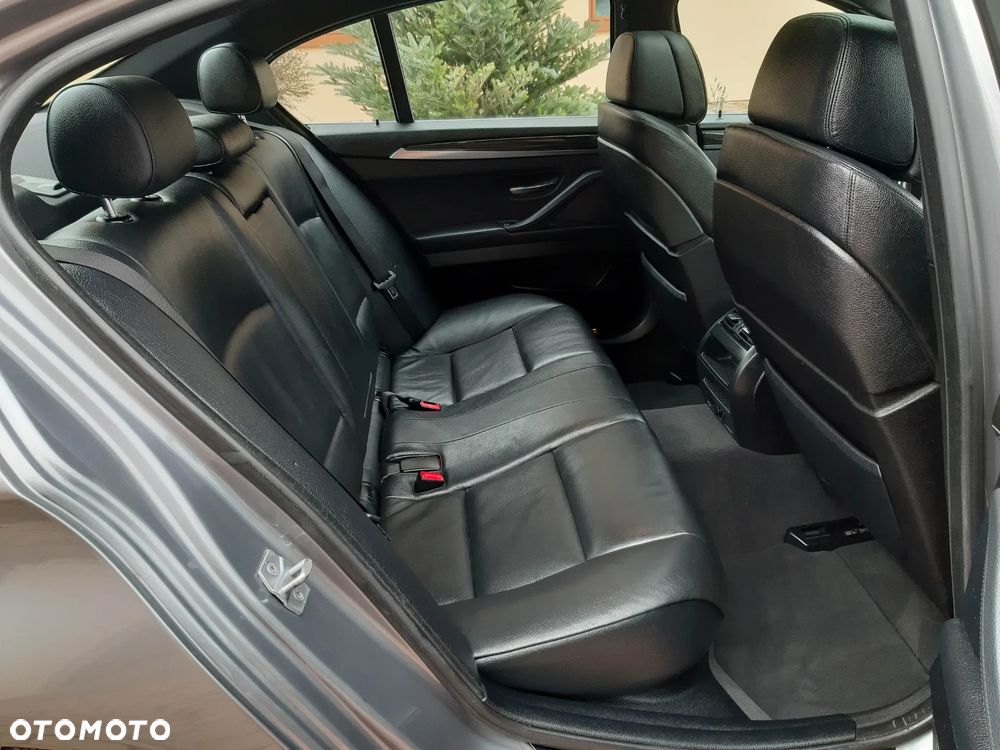 BMW Seria 5 520i Sport-Aut - 37