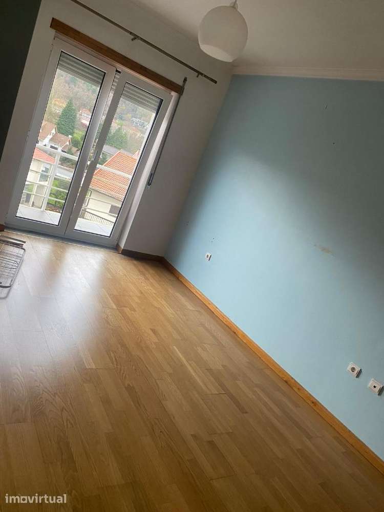Aluga-se apartamento t2 em Vila Pouca de Aguiar, junto ao intermarché. - Grande imagem: 3/6