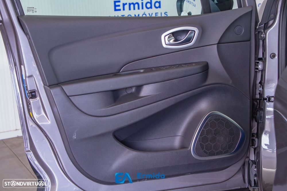 Renault Captur - 32