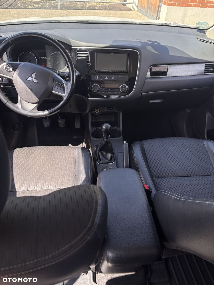 Mitsubishi Outlander - 6