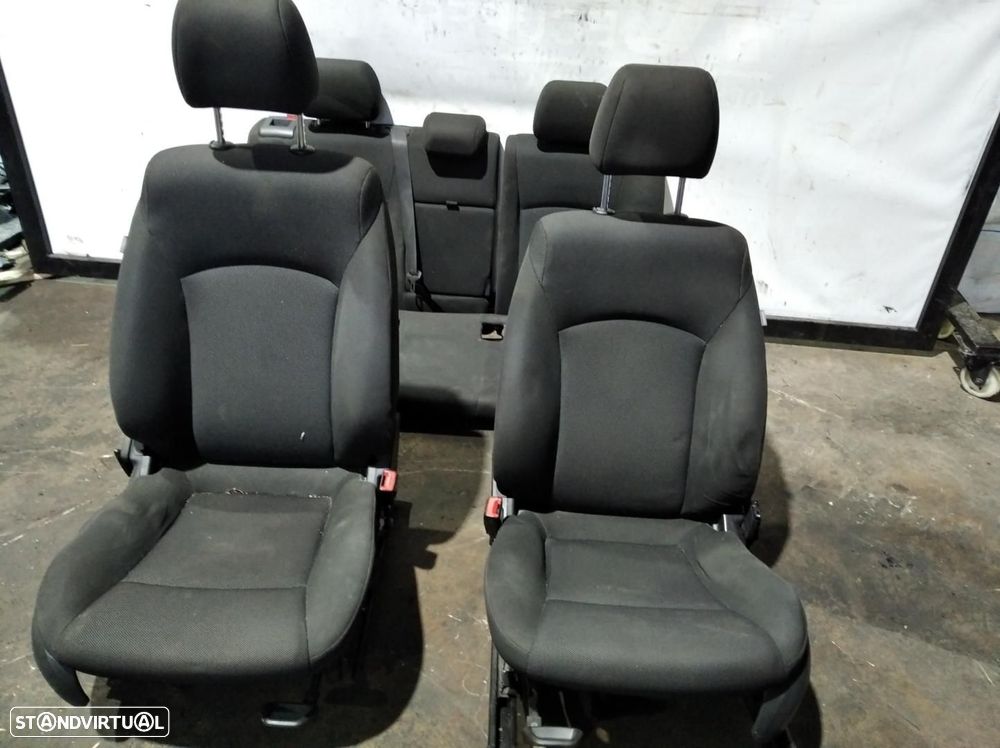CONJUNTO COMPLETO DE BANCOS CHEVROLET CRUZE 5-PUERTAS - 1