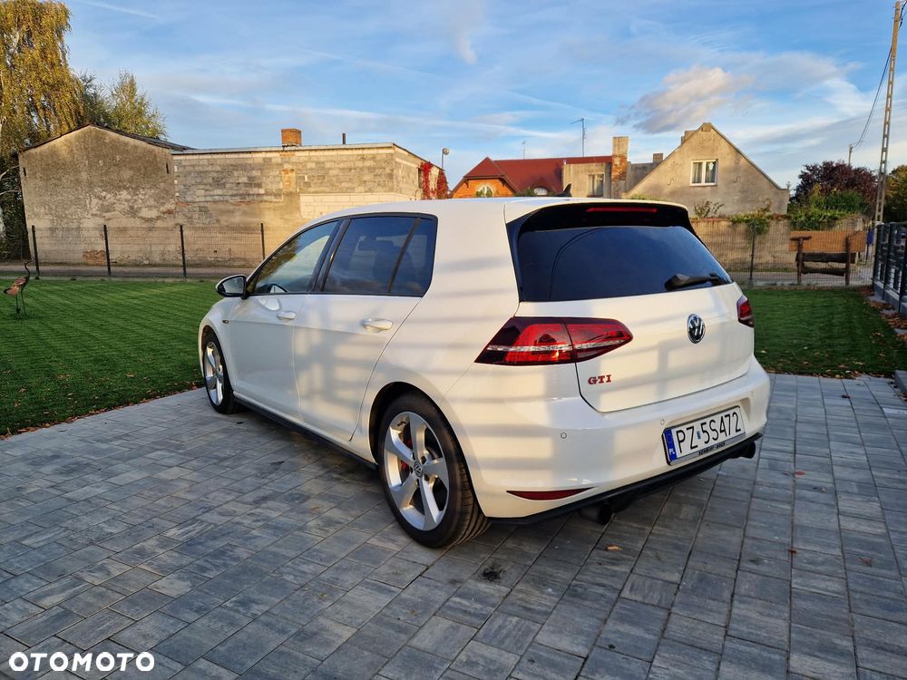 Volkswagen Golf GTI Performance BlueMotion Technology DSG - 3