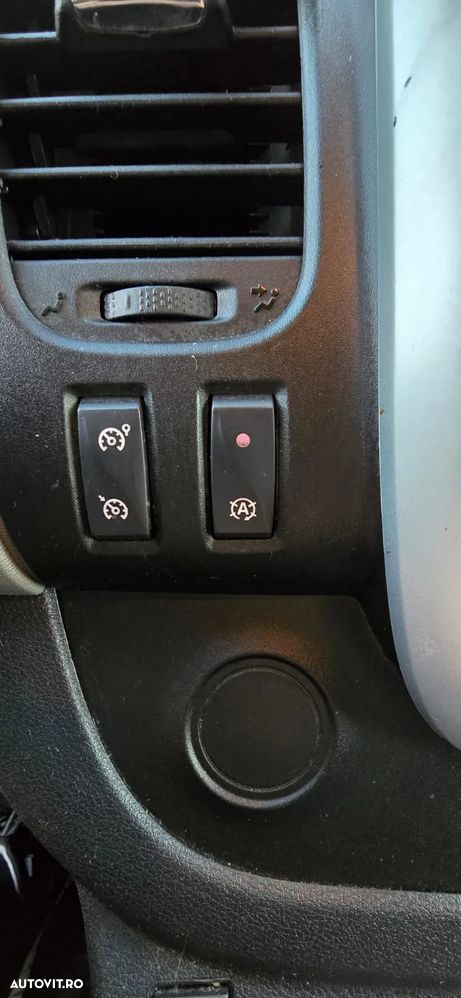 Renault TRAFIC - 12