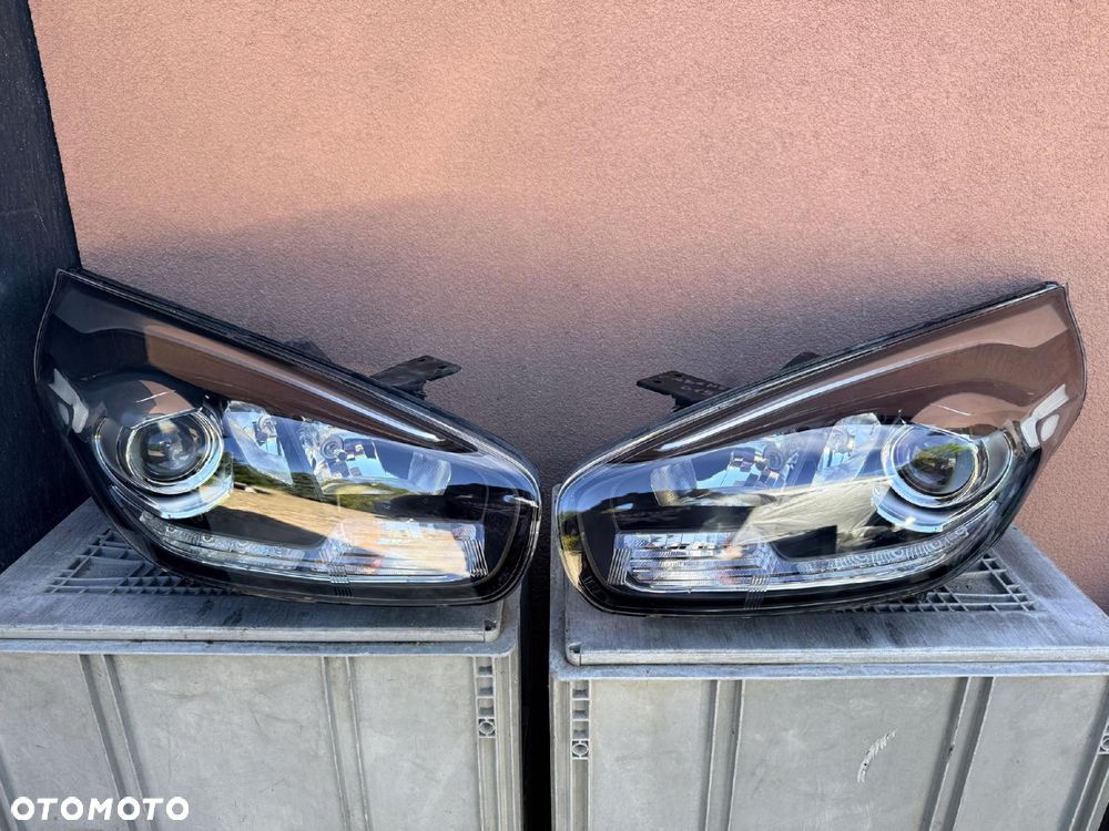Lampa przednia KIA CARENS IV ZWYKŁE LED KOMPLET EUROPA ORYGINALNE - 1