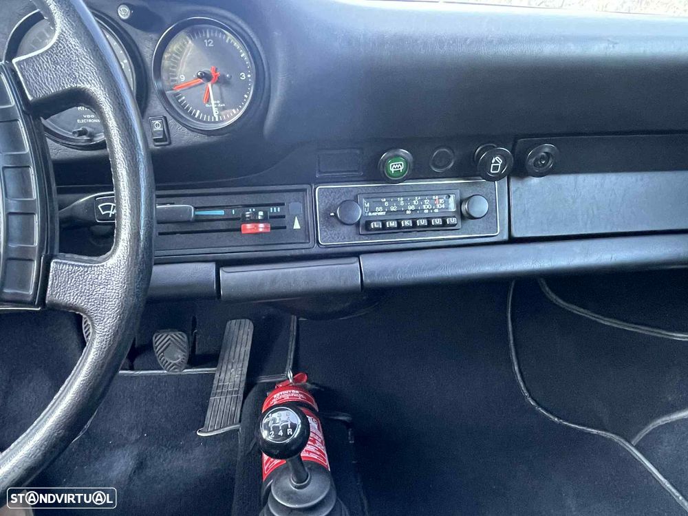 Porsche 911 Série G - 21