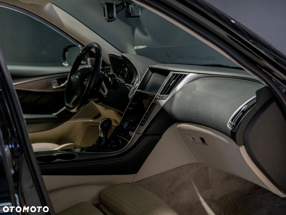 Infiniti Q50 Hybrid Sport Tech - 21