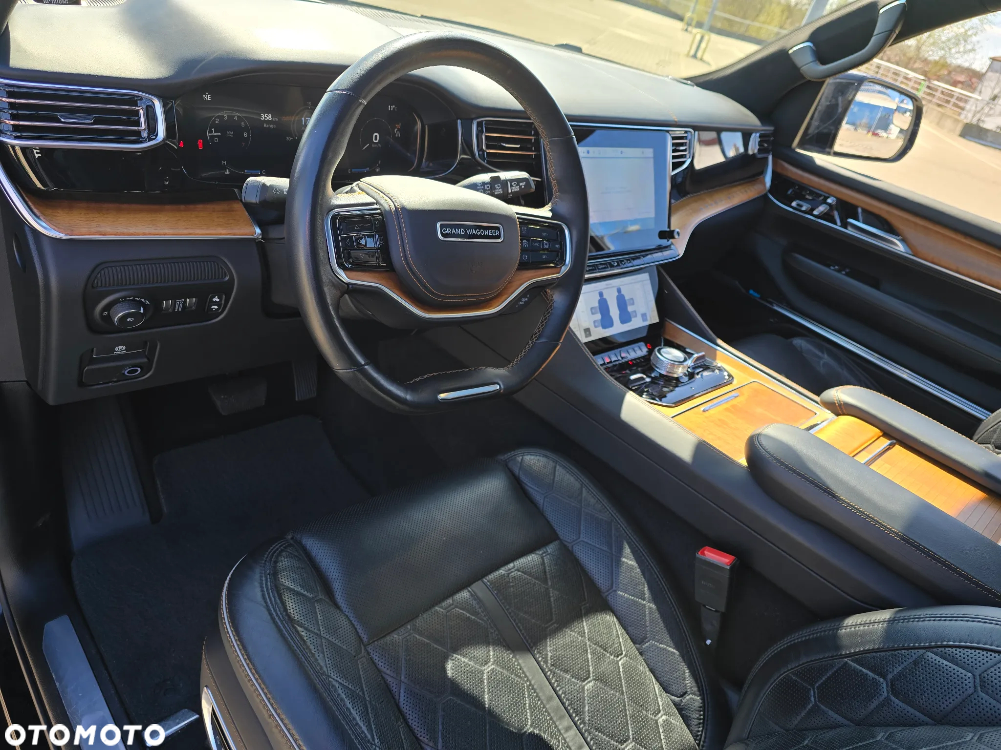 Jeep Wagoneer - 17