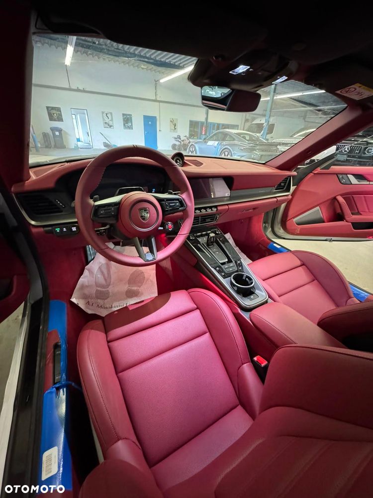 Porsche 911 911Turbo S - 17