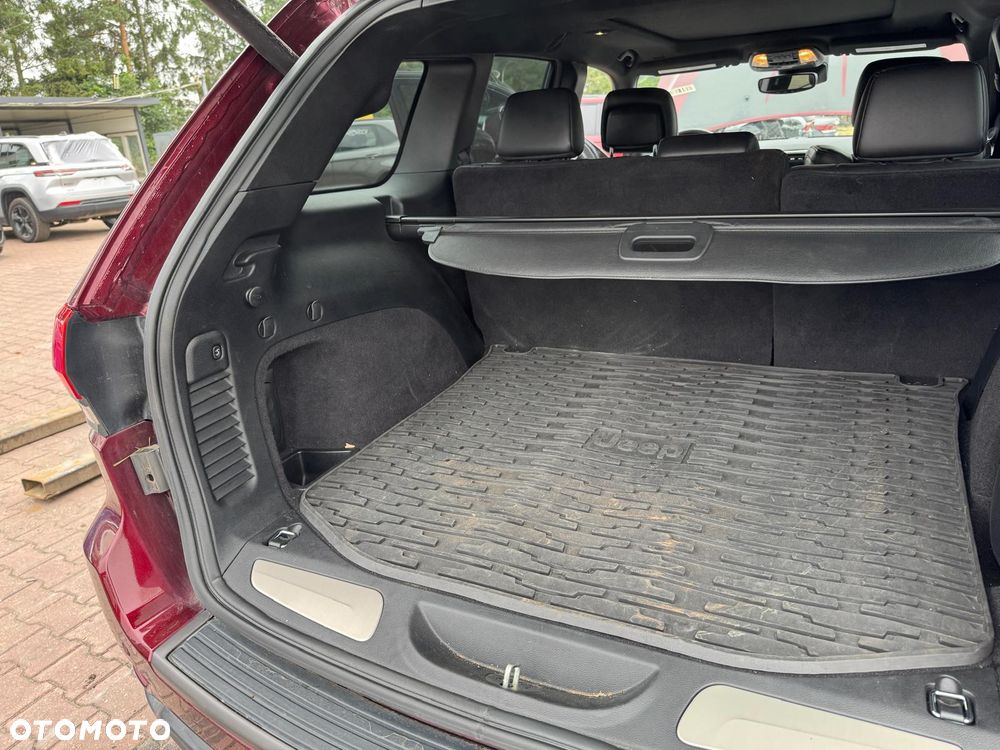 Jeep Grand Cherokee - 30