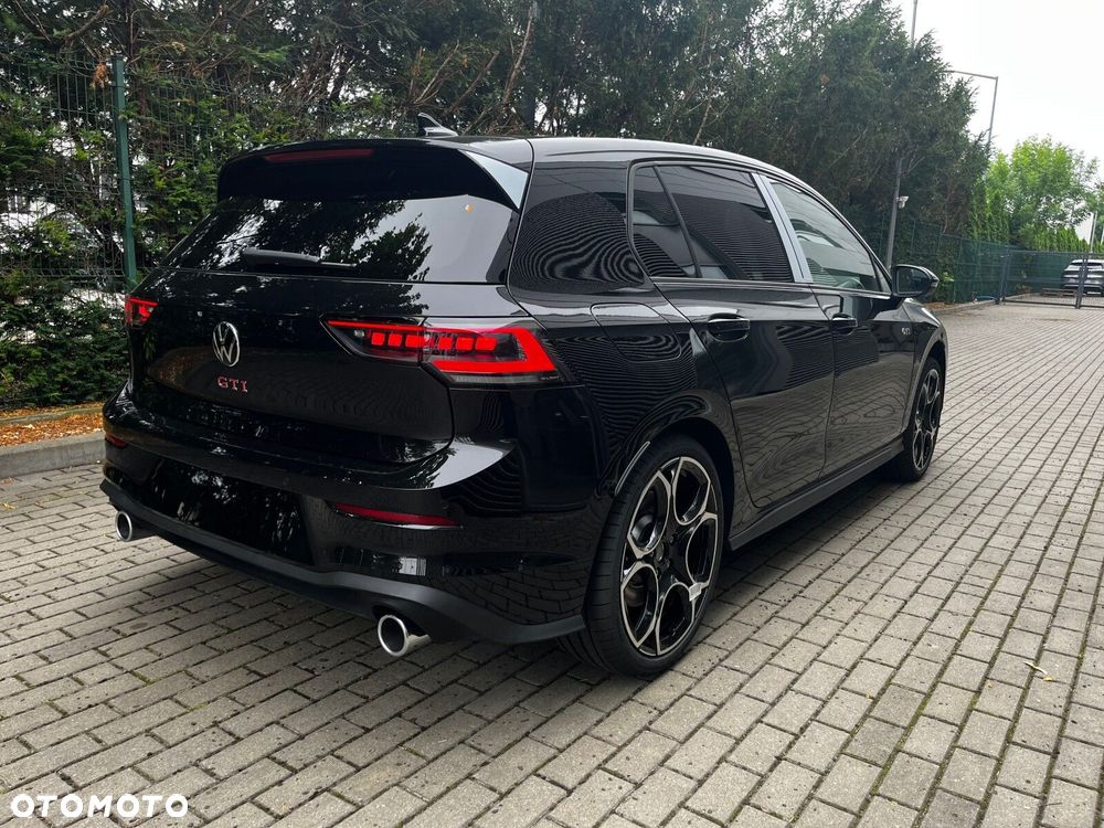 Volkswagen Golf - 8