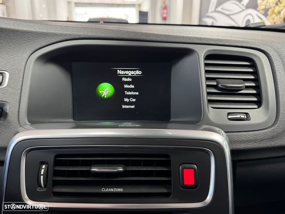 Volvo V60 D2 Momentum - 29