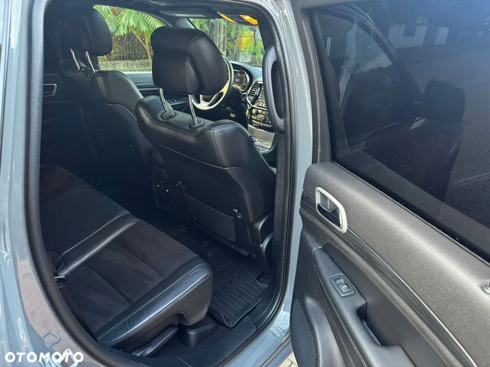 Jeep Grand Cherokee - 19