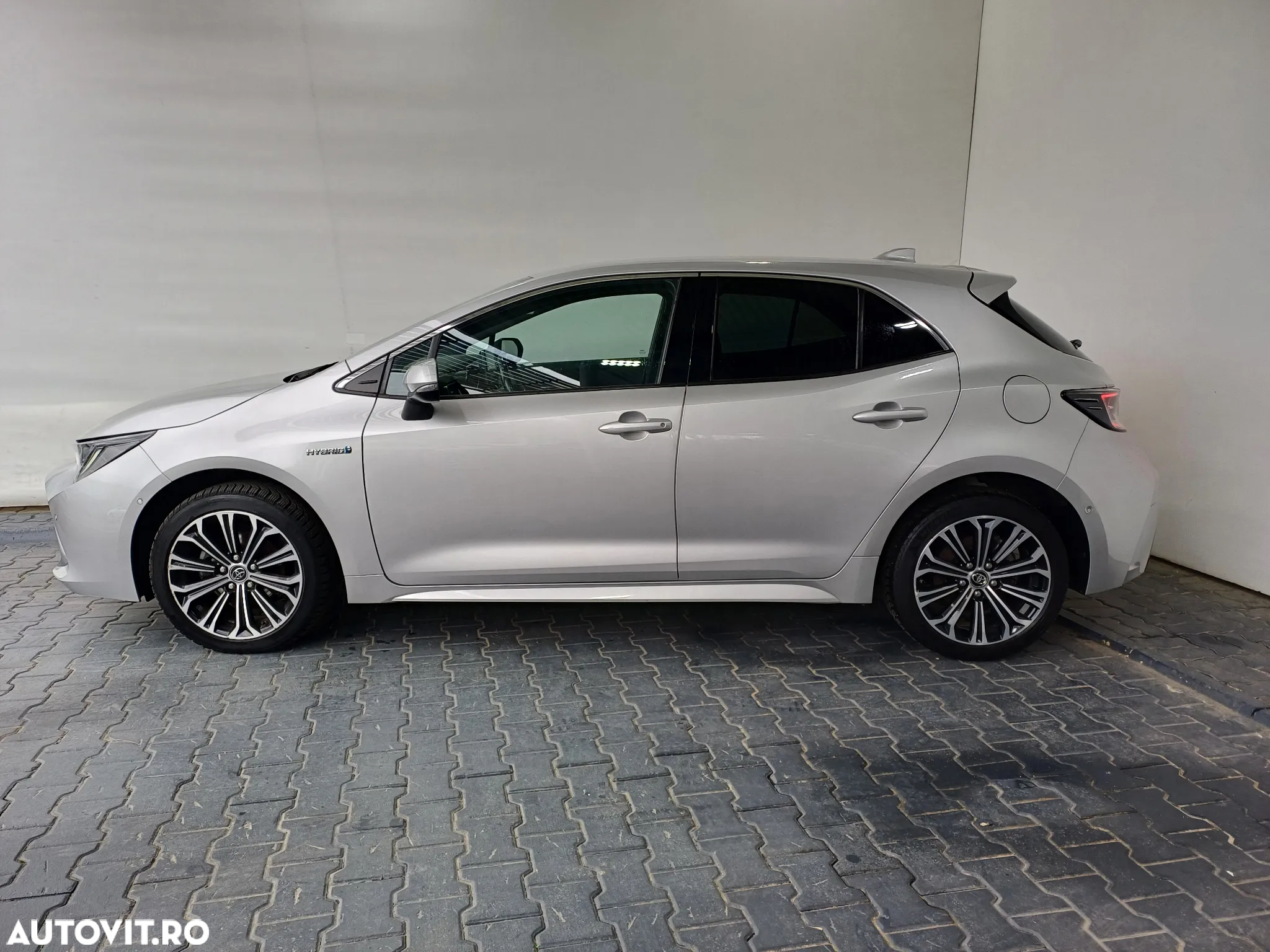 Toyota Corolla 1.8 HSD Exclusive interior Negru - 2
