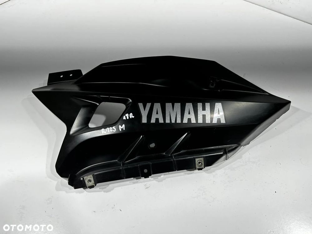 Pług prawy  Yamaha R125 YZF 16-20R - 2