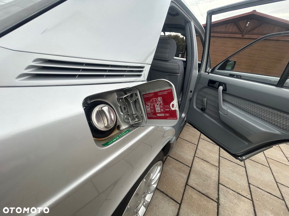 Mercedes-Benz W201 (190) - 8