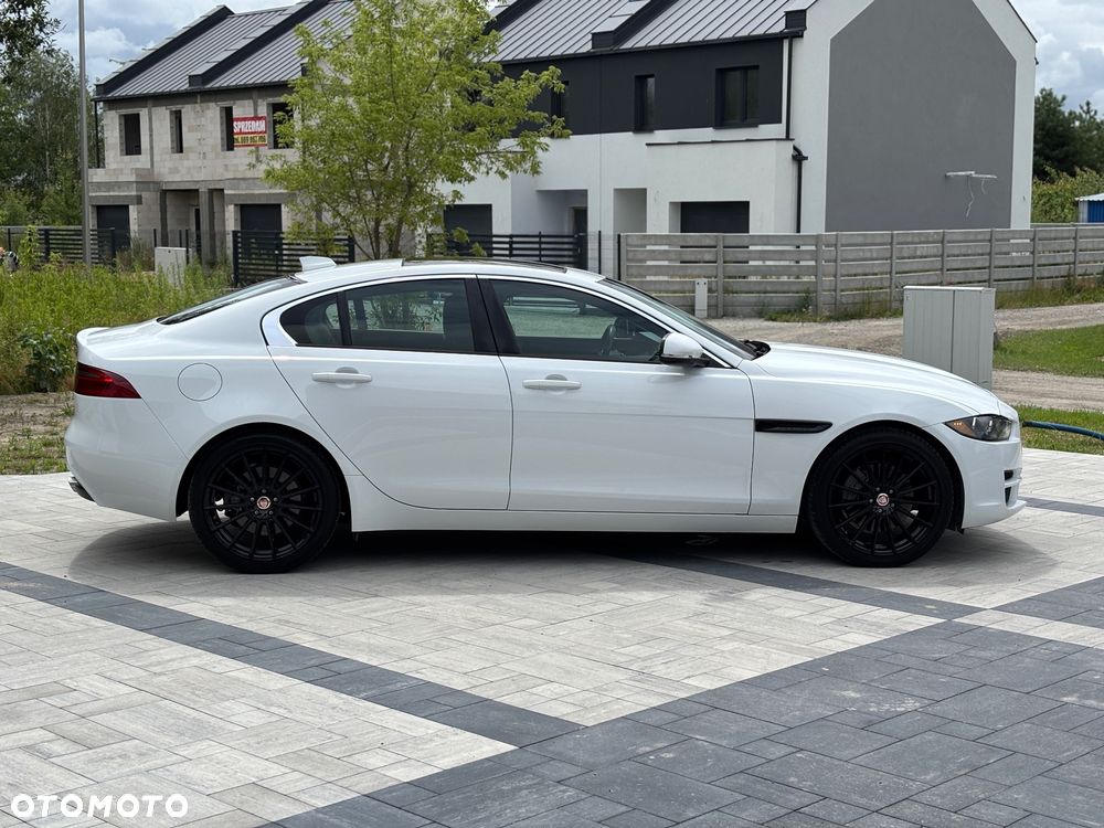 Jaguar XE 2.0 T Prestige - 13