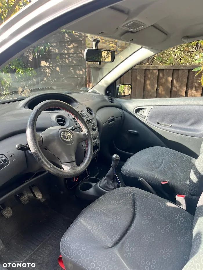 Toyota Yaris - 8