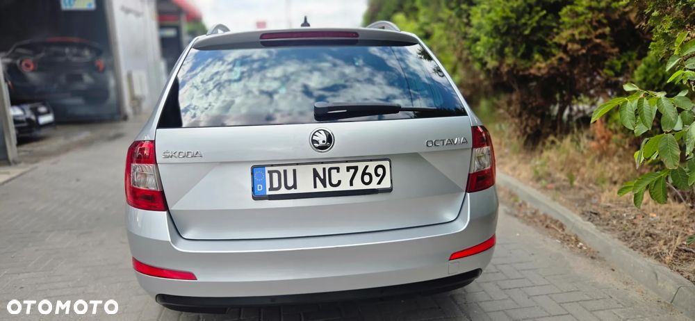 Skoda Octavia 1.6 TDI DPF Ambiente - 11