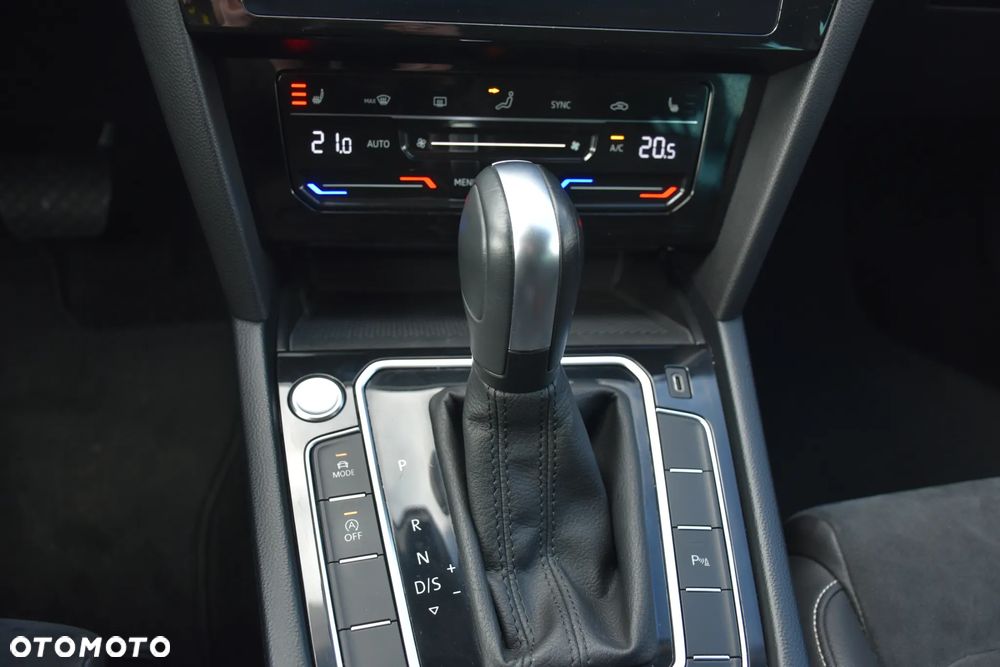 Volkswagen Passat Variant 2.0 TDI SCR DSG 4Motion Business - 28