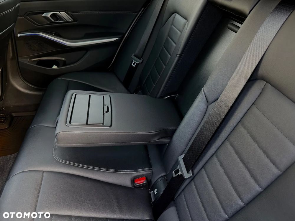 BMW Seria 3 320d xDrive Luxury Line - 13