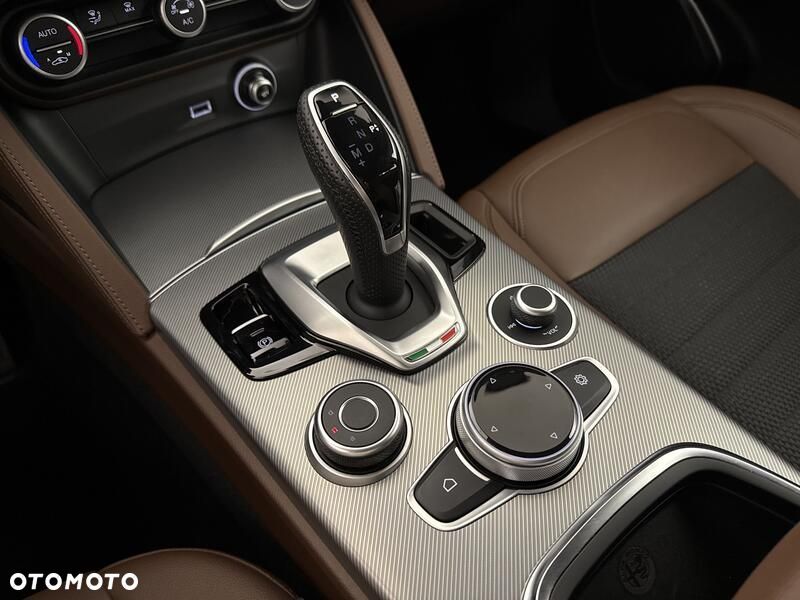 Alfa Romeo Stelvio - 17