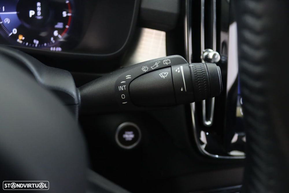 Volvo XC 40 2.0 D3 Momentum Geartronic - 14