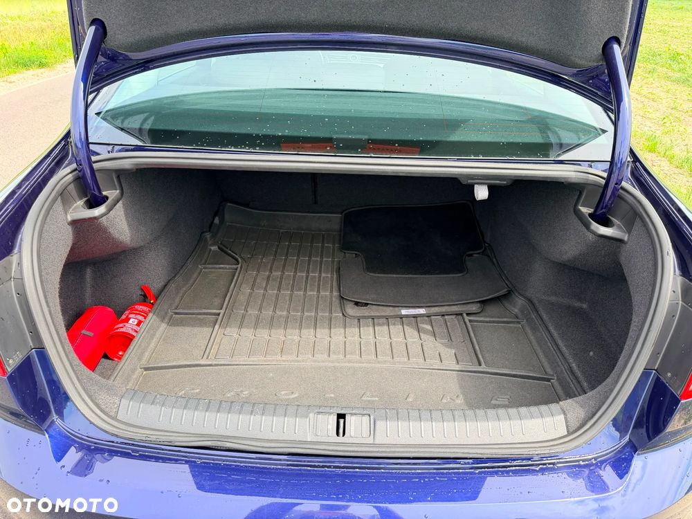 Volkswagen Passat - 15