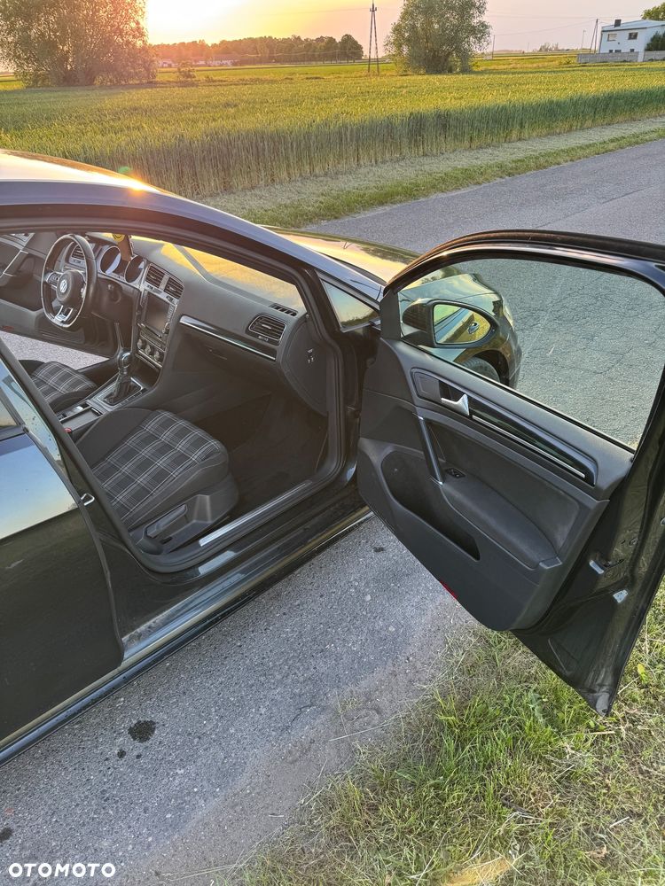 Volkswagen Golf - 12