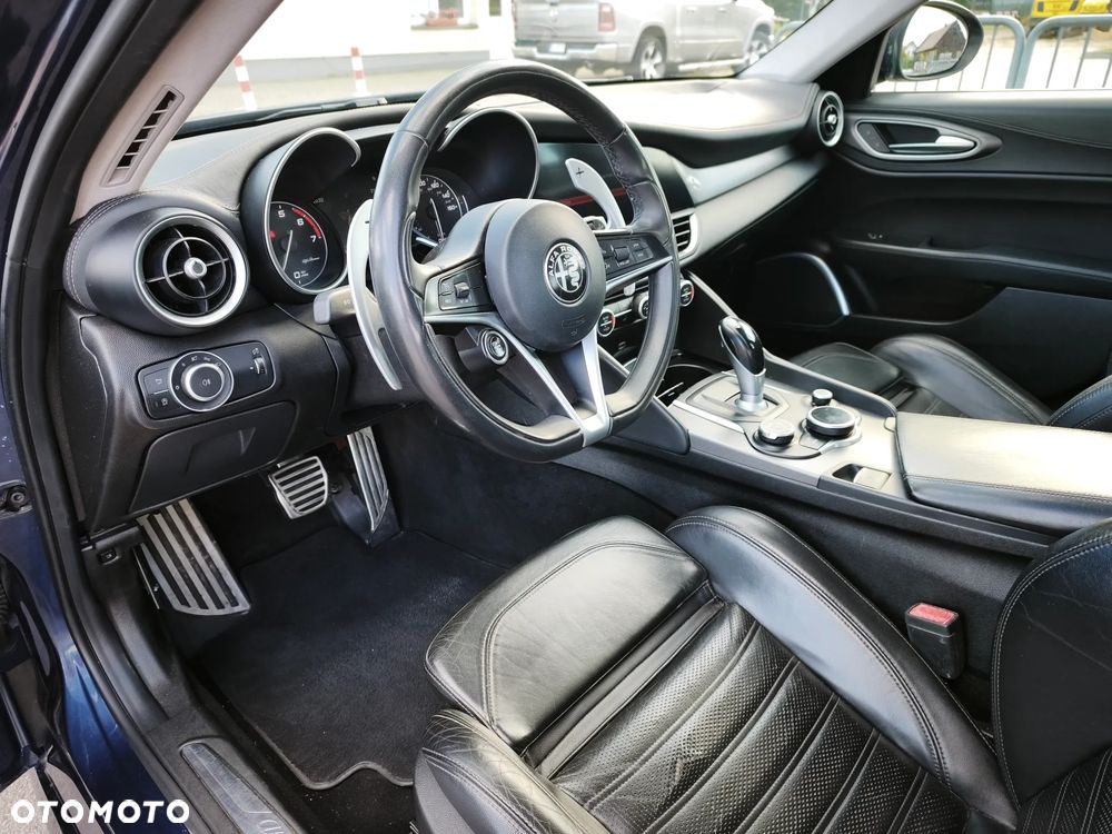 Alfa Romeo Giulia 2.0 Turbo 16V AT8-Q4 Veloce Ti - 10