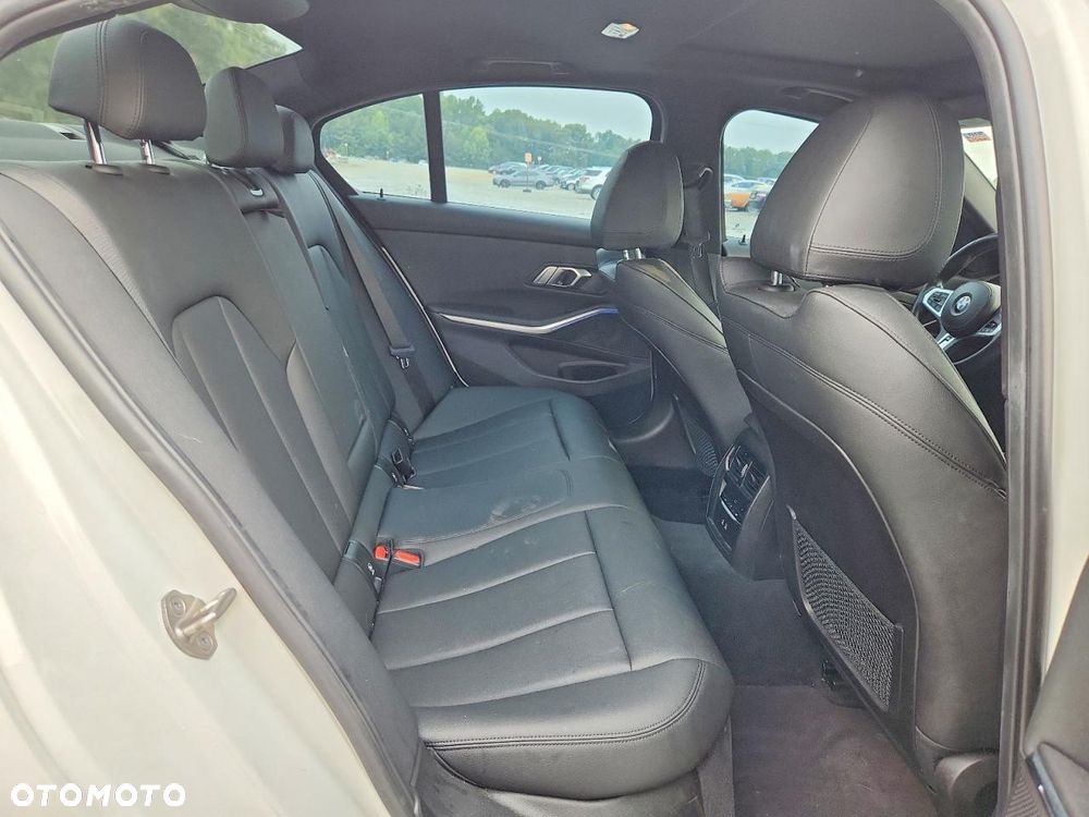 BMW Seria 3 330i M Sport sport - 10