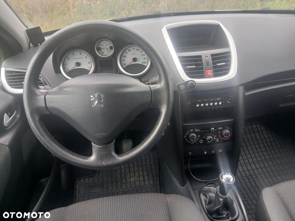 Peugeot 207 1.4 16V Presence - 23
