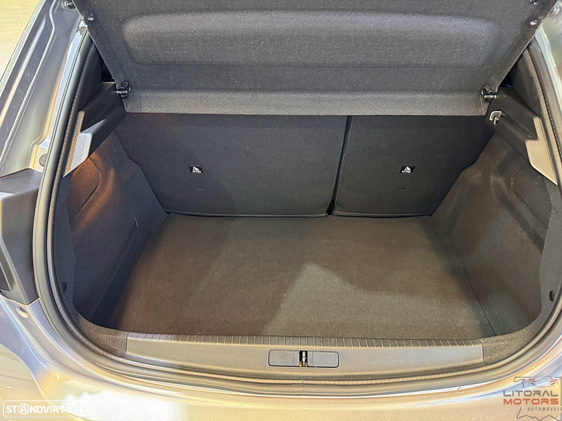 Peugeot 208 1.2 PureTech SE Style - 10