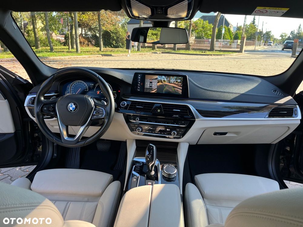 BMW Seria 5 520d xDrive Luxury Line - 31