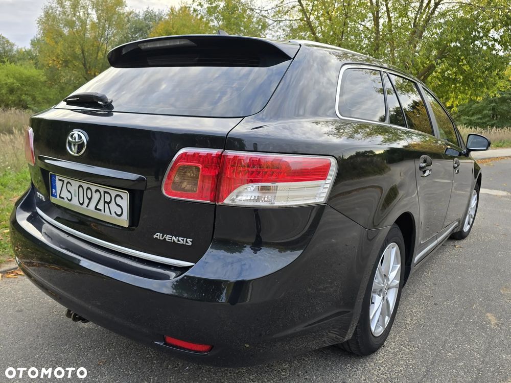 Toyota Avensis 1.6 Premium - 14